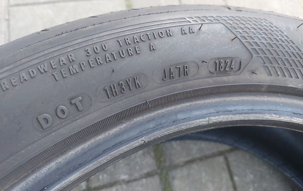 Шини  r18  215-50  Goodyear  2024 рік як Нові