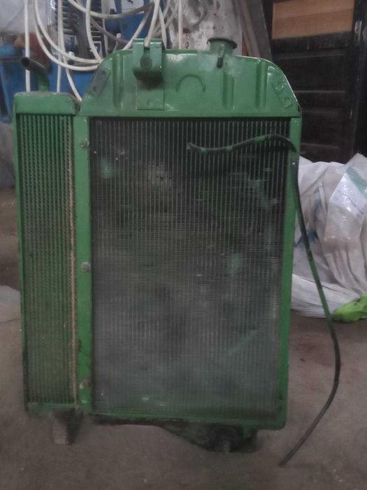 Продам радіатор  John Deere