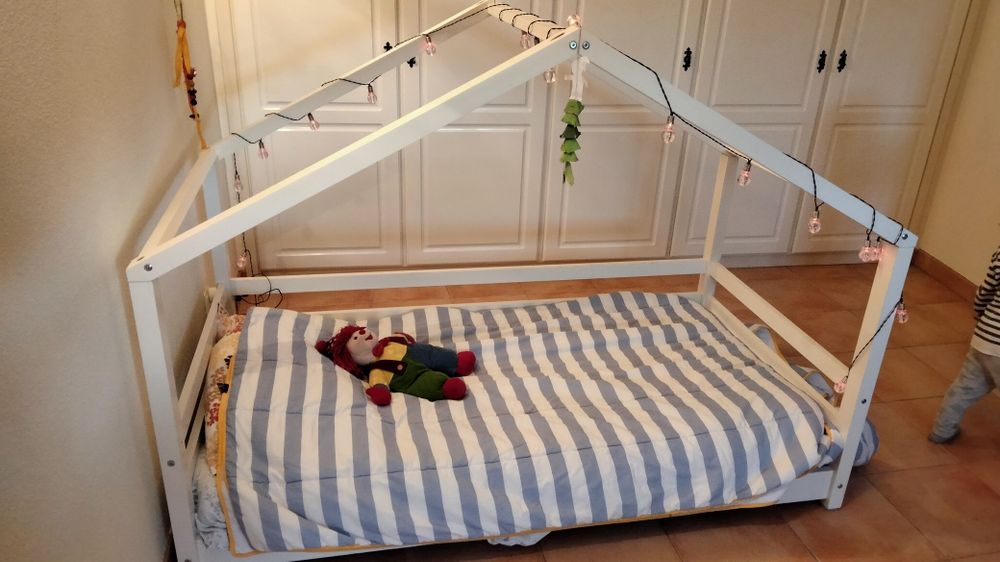 Cama casinha Montessori com colchão