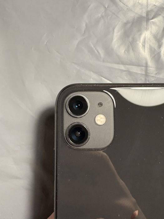 iPhone 11 / 64гб