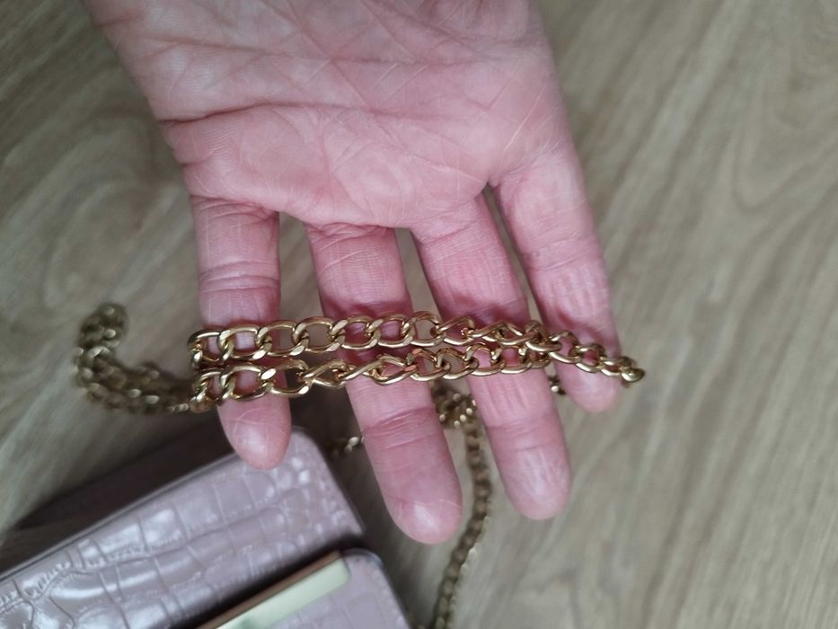 Mała torebka na łańcuszku Primark
