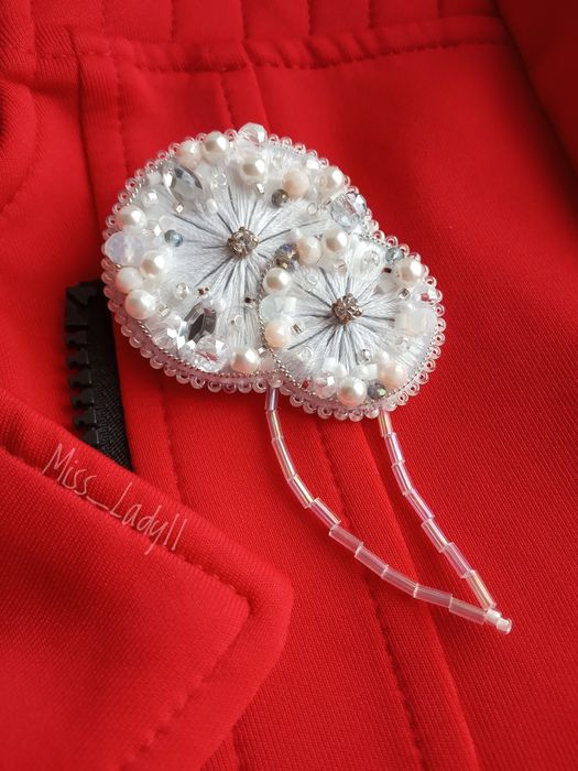 Брошь из бисера (ручная работа)