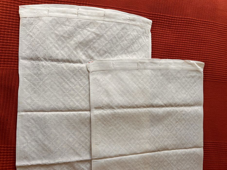 Capas (2) para almofadas. Anos 30. Renda e algodão