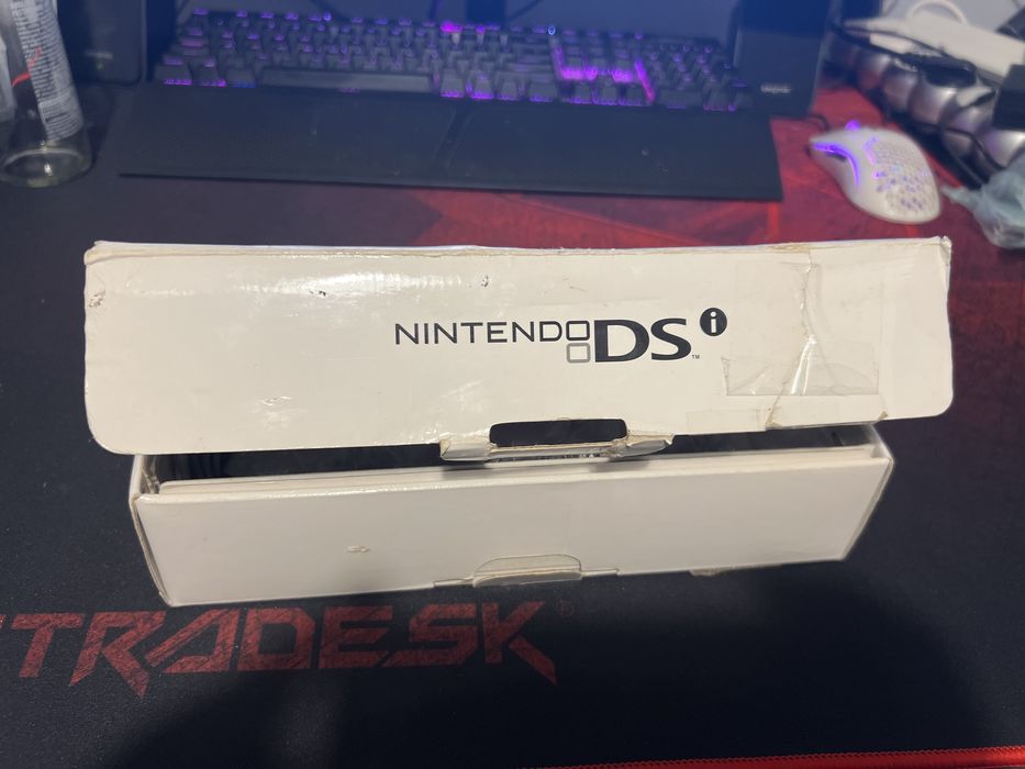 Nintendo DSi czerwony + 5 gier