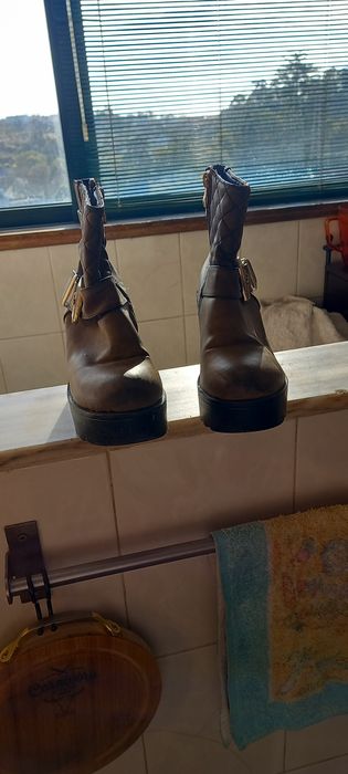 Botins de senhora em couro64730152304386121