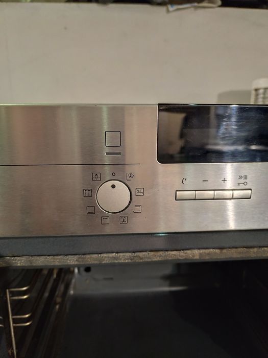 Piekarnik do zabudowy Siemens.