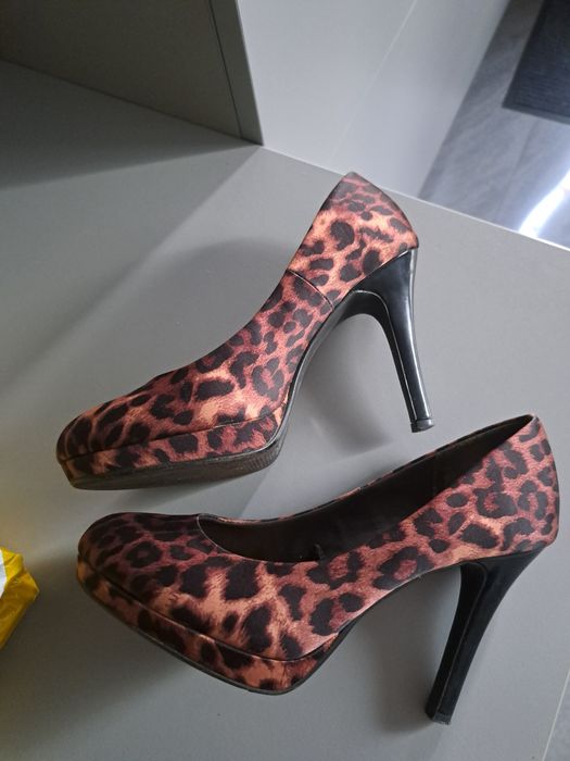 Panterkowe szpilki roz. 37 H&M