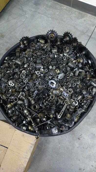 Розпродаж велозапчастин та аксесуарів