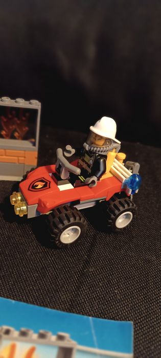 Lego City 60105 uzywany