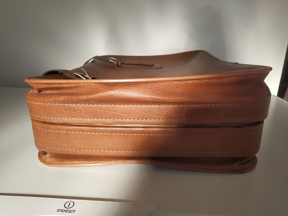 Vendo mala de viagem em pele com fivelas -Vintage