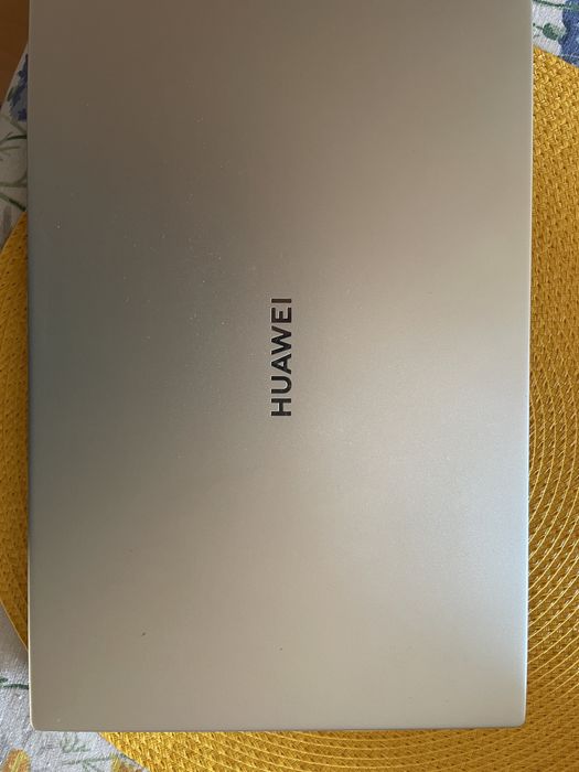 Laptop huawei d14 2021