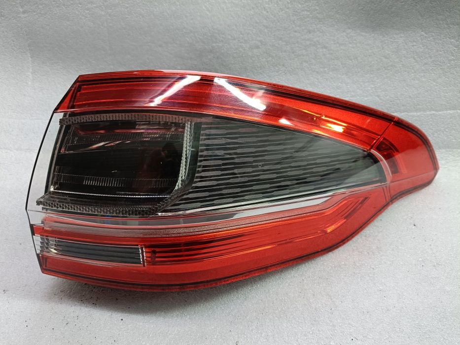 Lampa prawy tył prawa tylna Ford s Max lift karoseryjna