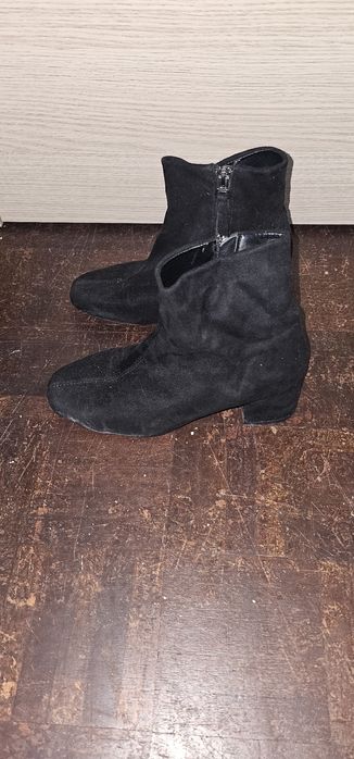 Bota com salto baixo