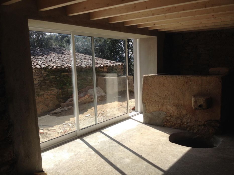 2 terrenos na Eira do Chão , um misto com casas, a principal reconstruída na estrutura  e cobertura