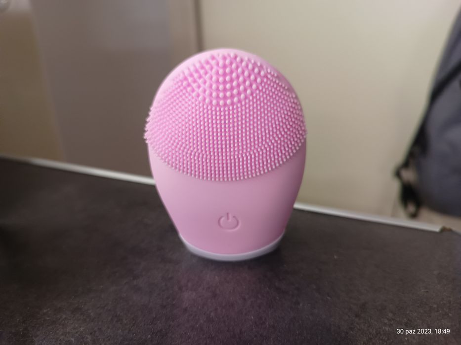 Szczoteczka masażer ultradźwiękowy do mycia twarzy