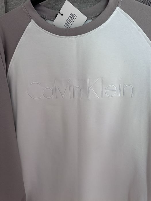 Новий костюм Calvin klein