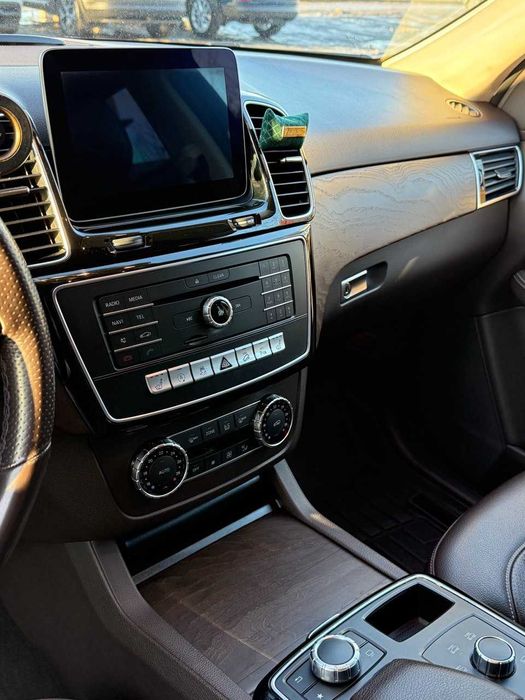 продам власний офіційний автомобіль !!!