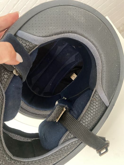 Vendo capacete preto e cinzento