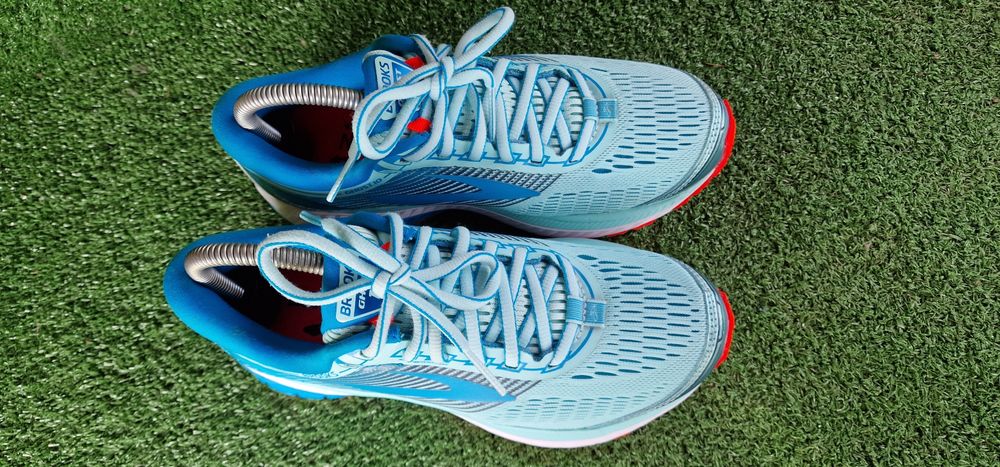 Кросовки жіночі для тренувань brooks chost 10