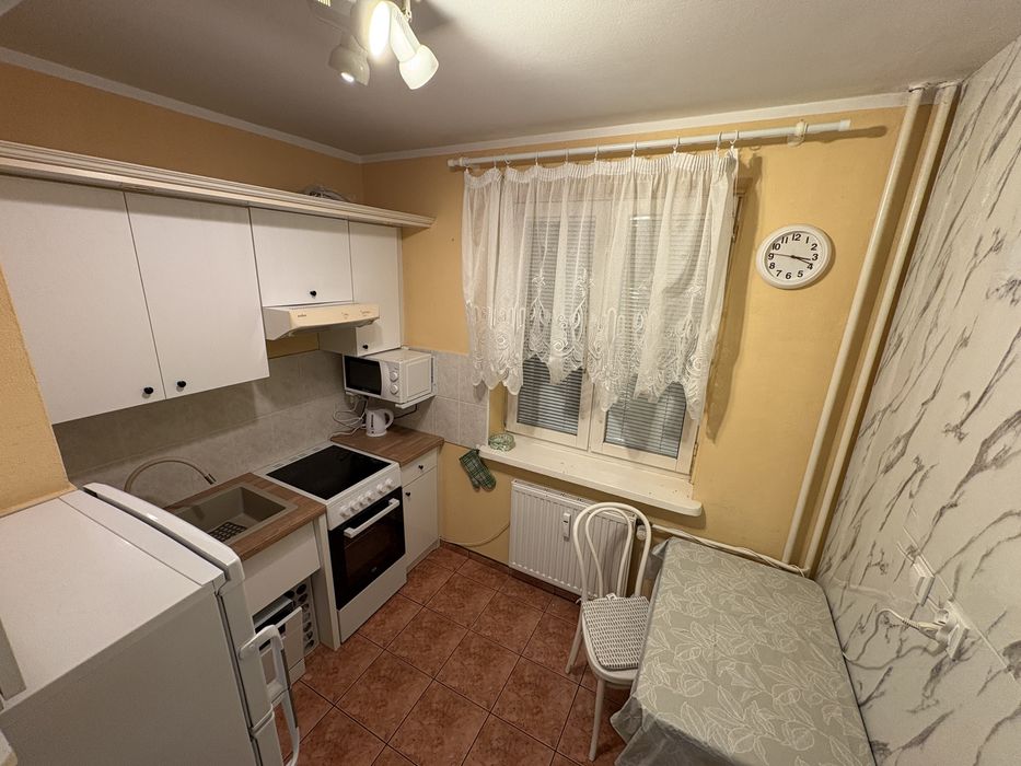 Mieszkanie dwupokojowe z oddzielną kuchnią - dobry dojazd do centrum