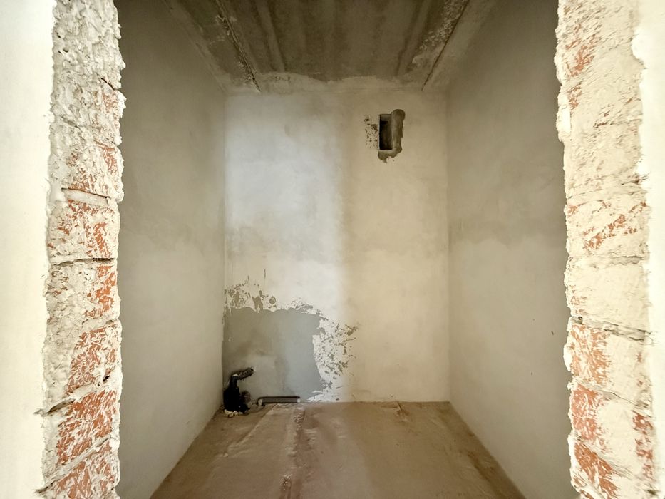 Зданий таунхаус з гаражем та міськими комунікаціями поруч озера!