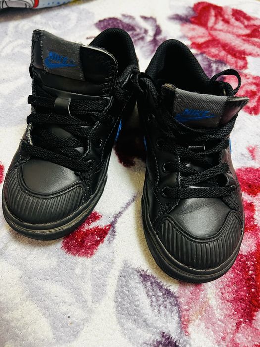 Фірмові кросівки Nike