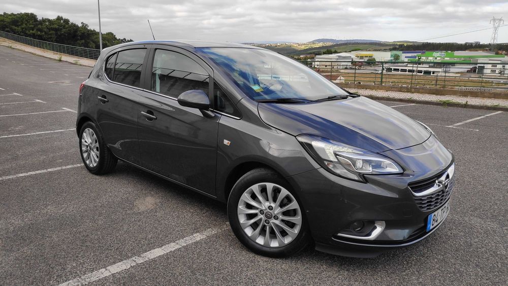 Opel Corsa 2017 95cv Innovation ; jantes 17" ; Semi-Pele ; Android Auto / Apple Carplay ; AC Automático ; Xenon & LED