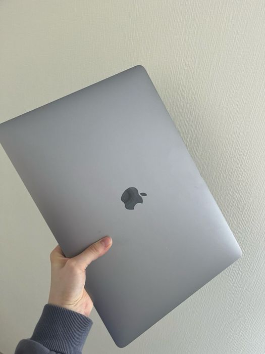 Apple MacBook Pro 2019   model  A1990