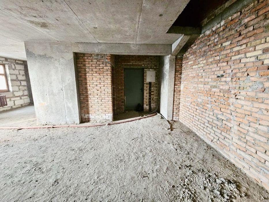 Продажа б/к 5 к.дворівневої кв. 175,5 кв.м. по вул. А.Ахматової, 13-Д