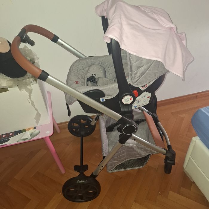 Carrinho de bebé recém-nascido
