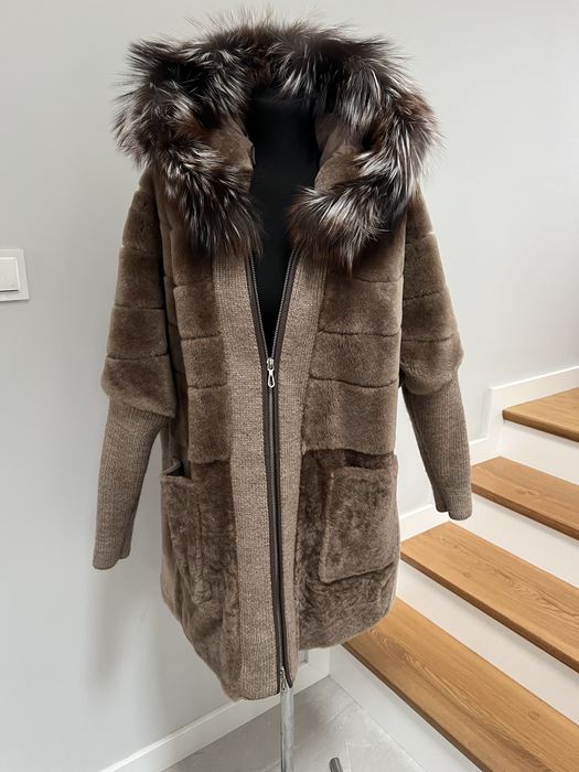 Kożuch z wełnianym rekawem i futrem z lisa