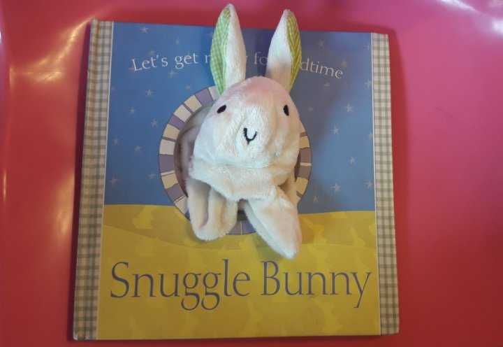 Książeczka z maskotką Snuggle Bunny