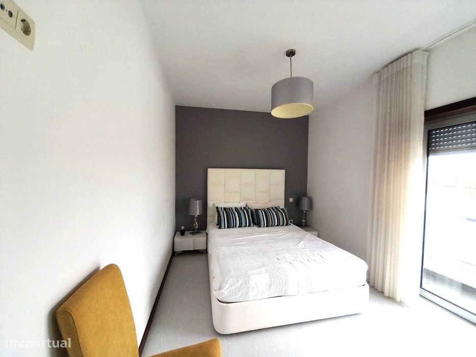 Apartamento T2 para arrendar ao ano, condomínio com piscina e lugar...