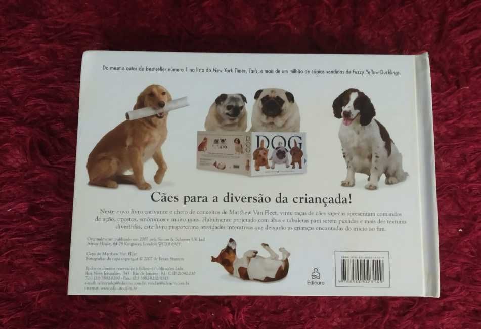 Livro Dogs sobre Raças de Cães com texturas / relevo