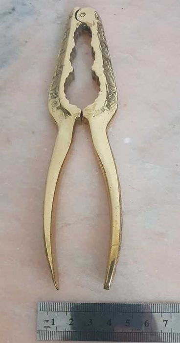 Antique-style nutcracker imitation.64737755810563122