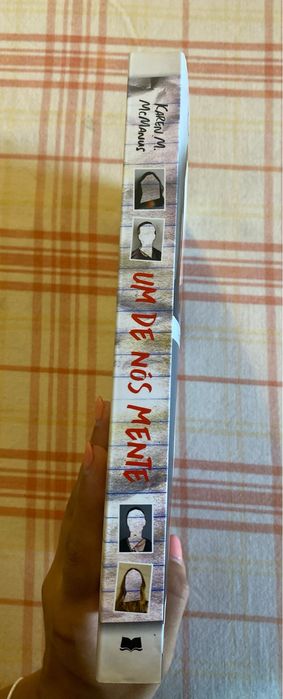 Livro “Um de Nós Mente”