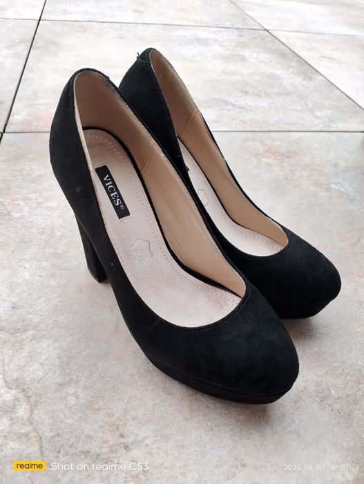 Buty zamszowe Vices na słupku 38