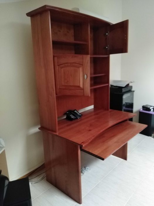 Estante em madeira maciça de pinho mel