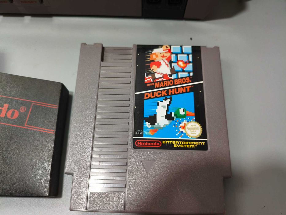 Nintendo Nes + Zapper e jogo Duckhunt & Mario