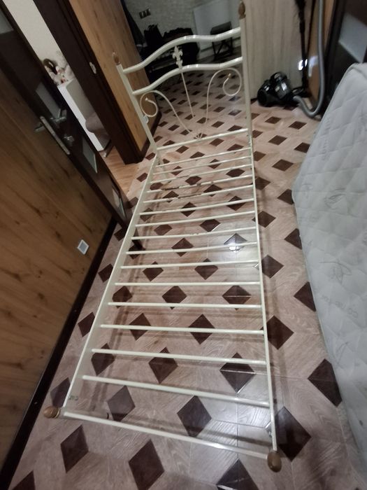Продається ліжко з матрацом
