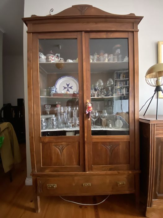 Louceiro cristaleira antigo