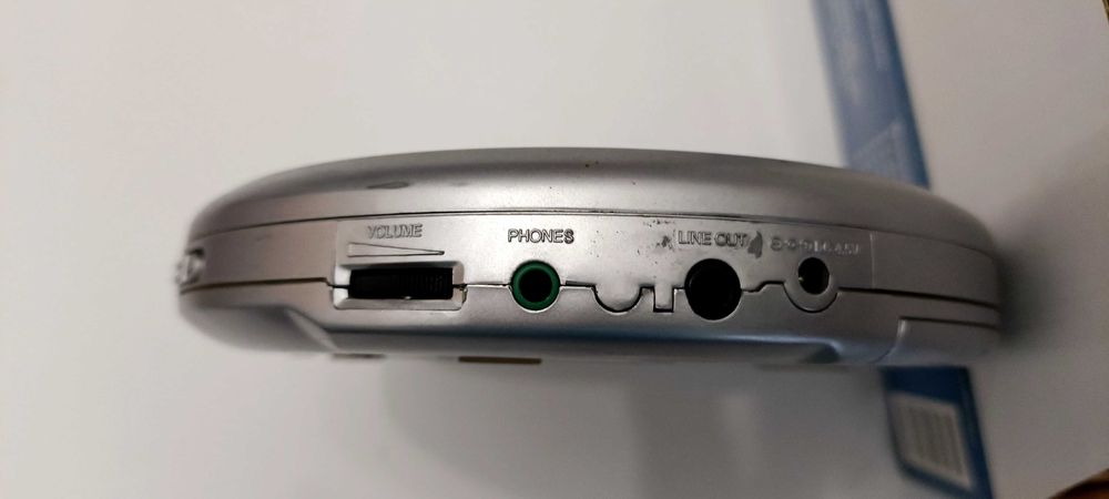 Welltech Portable Disc Player.64862441235970125