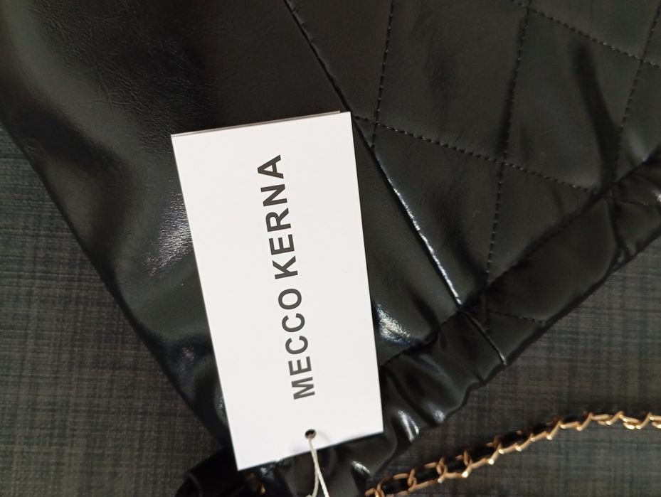 Nova bolsa de couro feminina de marca de designer independente. Por fa