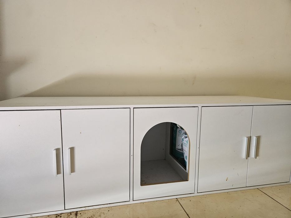 Móvel/Casota para Gatos Toca, alimentação e Arrumação