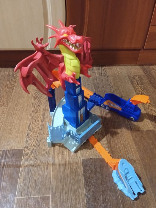 Трек Хот Вилс Дракон и Акула