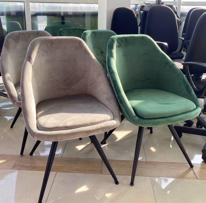 РАСПРОДАЖА офисной мебели кресла стулья крісла стільці