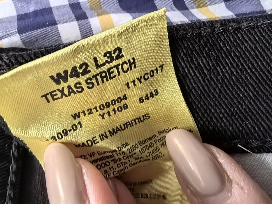 Dżinsy męskie czarne marki Wrangler rozmiar W42 L 32