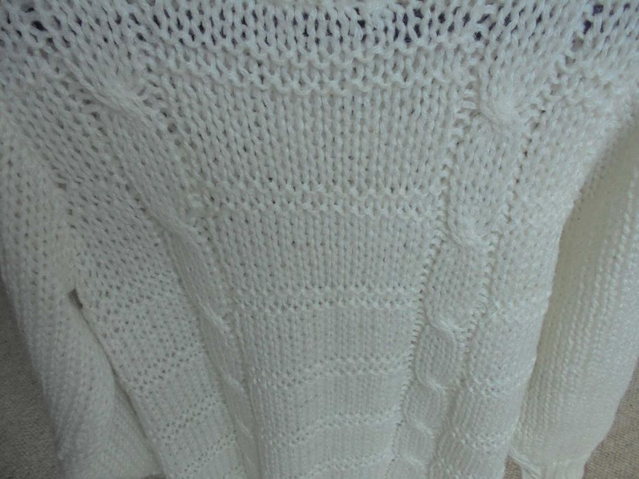 Sweter biały  duże oczka acryl