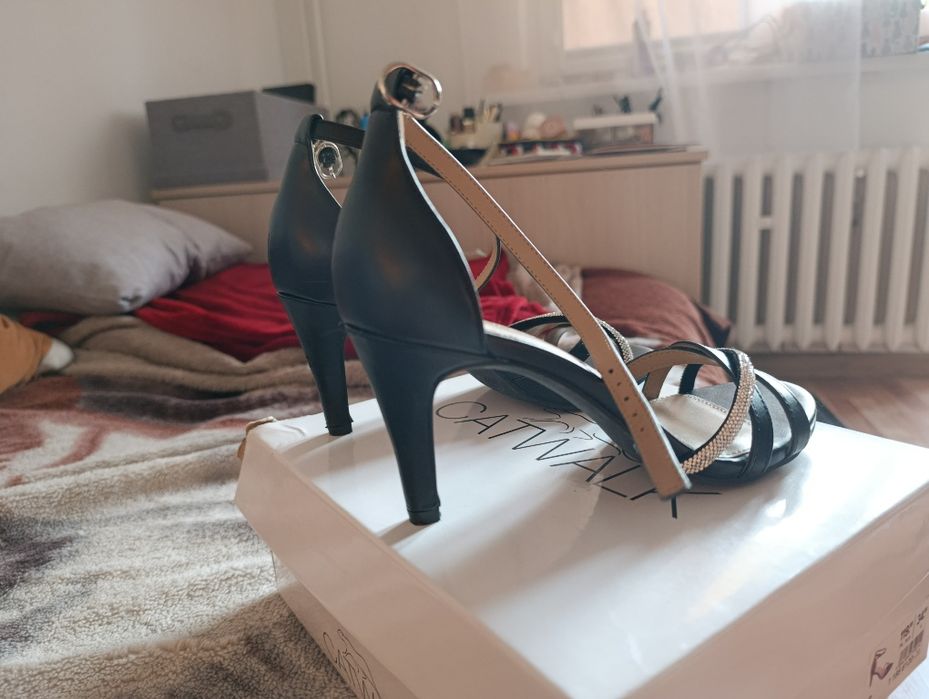 Szpilki sandałki na obcasie czarne Catwalk 36