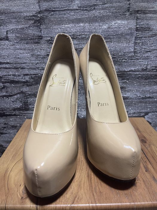 Туфлі Лабутени, на високих каблуках